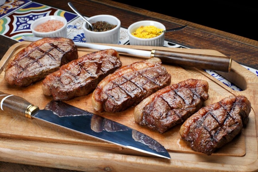 Churrascaria Tiefensee atrai clientes com patrocínio na rádio