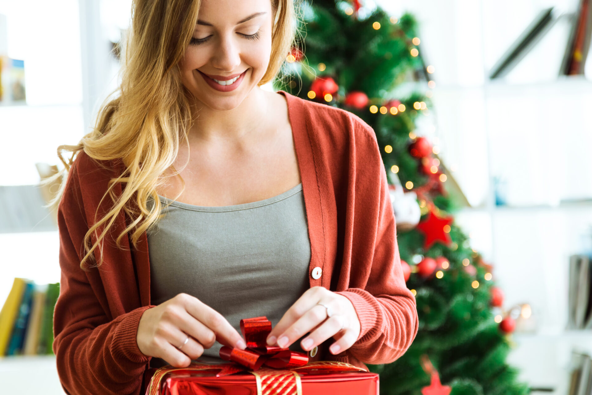 Oito em cada dez brasileiros vão dar presentes no Natal 2025